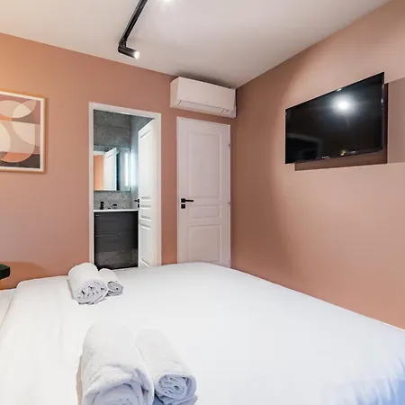 Beautiful In The Heart Of Apartment Paris